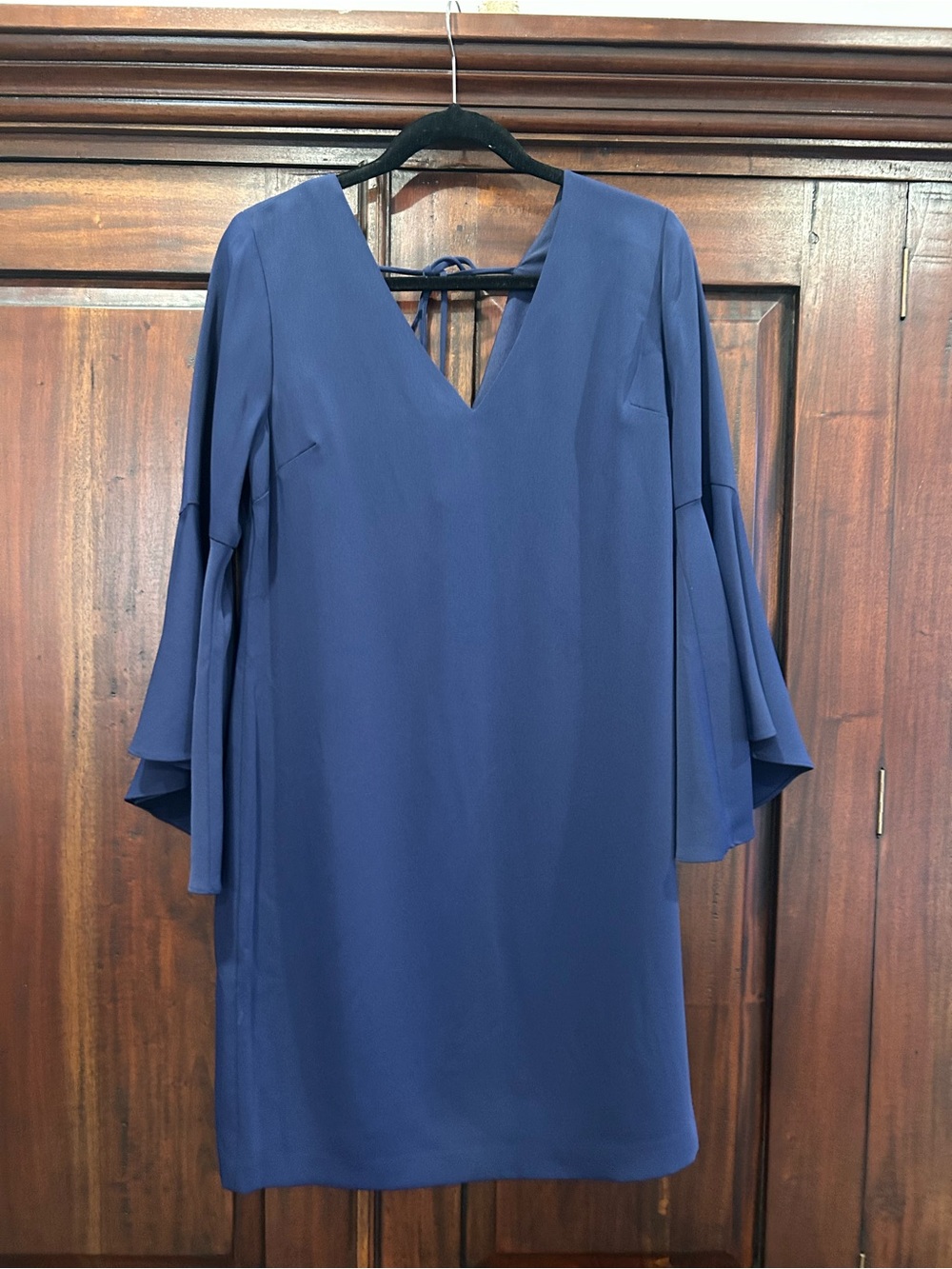 NWT Trina Turk Navy V‑Neck Bell Sleeve Women's Dress